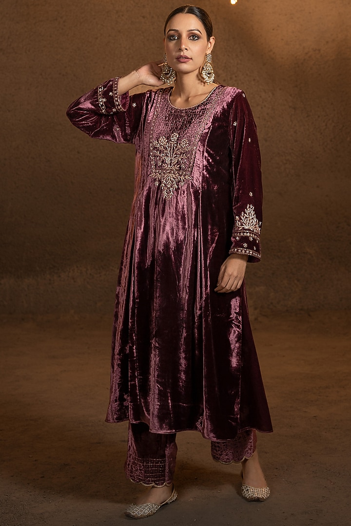 Raisin Wine Embroidered Kurta Set by Glittire by Sakshi Verma at Pernia's Pop Up Shop