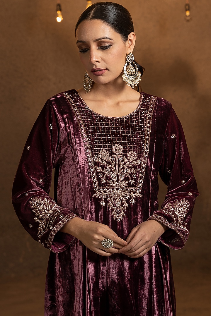 Raisin Wine Embroidered Kurta Set by Glittire by Sakshi Verma at Pernia's Pop Up Shop