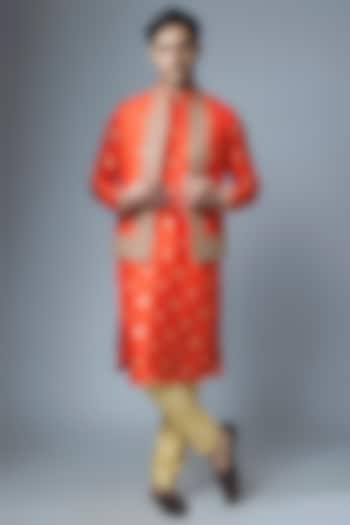 Orange Tussar Silk Marodi Embroidered Bundi Jacket Set by Gopi Vaid Men at Pernia's Pop Up Shop