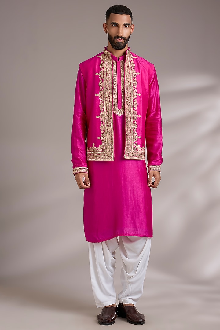 Rani Pink Tussar Silk & Cotton Silk Embroidered Bundi Jacket Set by Gopi Vaid Men at Pernia's Pop Up Shop