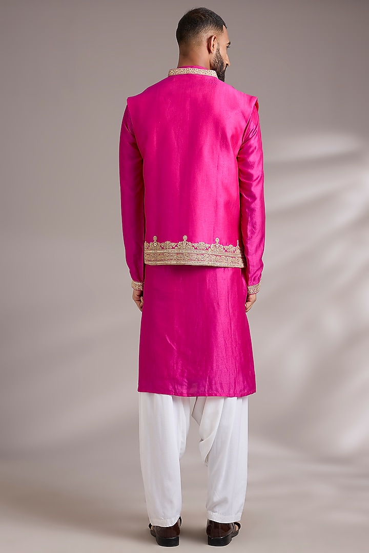 Rani Pink Tussar Silk & Cotton Silk Embroidered Bundi Jacket Set by Gopi Vaid Men at Pernia's Pop Up Shop