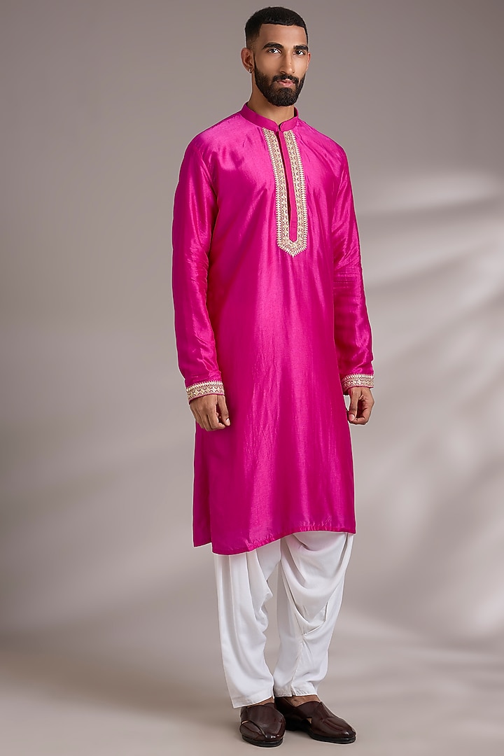 Rani Pink Tussar Silk & Cotton Silk Embroidered Bundi Jacket Set by Gopi Vaid Men at Pernia's Pop Up Shop