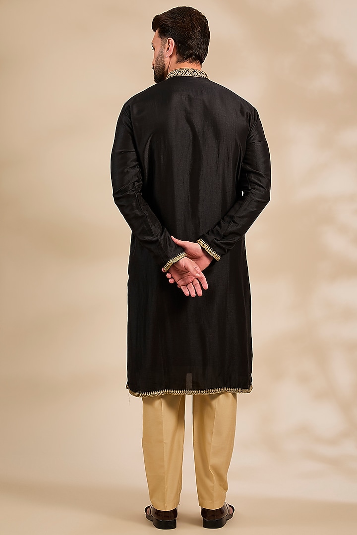 Black Tussar Silk Marodi Embroidered Kurta Set by Gopi Vaid Men at Pernia's Pop Up Shop