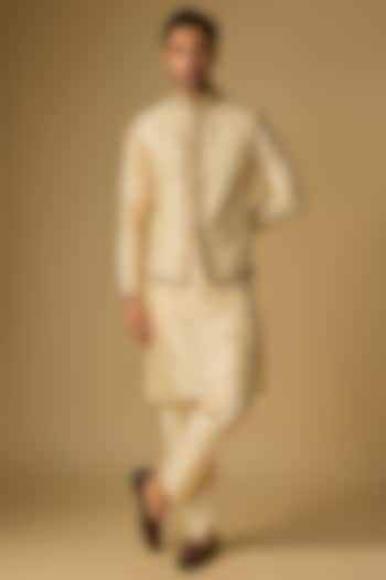 Ivory Tussar Silk Marodi Embroidered Bundi Jacket Set by Gopi Vaid Men at Pernia's Pop Up Shop