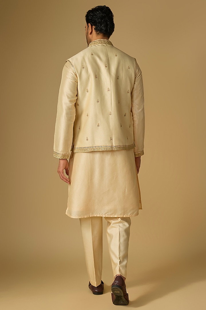 Ivory Tussar Silk Marodi Embroidered Bundi Jacket Set by Gopi Vaid Men at Pernia's Pop Up Shop