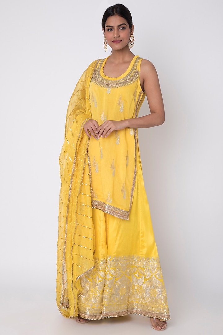 Yellow Embroidered Kurta Set Design by GOPI VAID at Pernia's Pop Up ...
