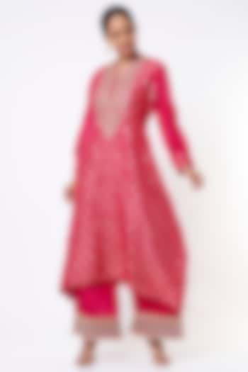 Rani Pink Embroidered Kaftan Set by GOPI VAID
