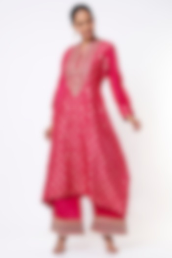 Rani Pink Embroidered Kaftan Set by GOPI VAID