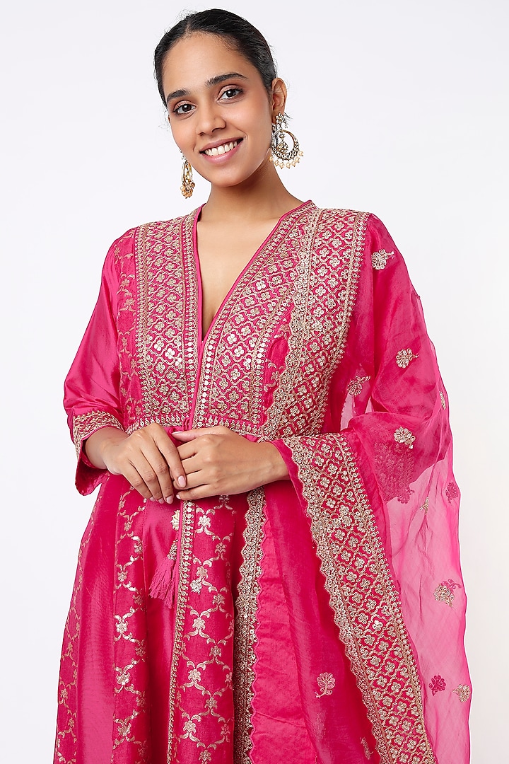Rani Pink Embroidered Wedding Anarkali Set by GOPI VAID at Pernia's Pop Up Shop