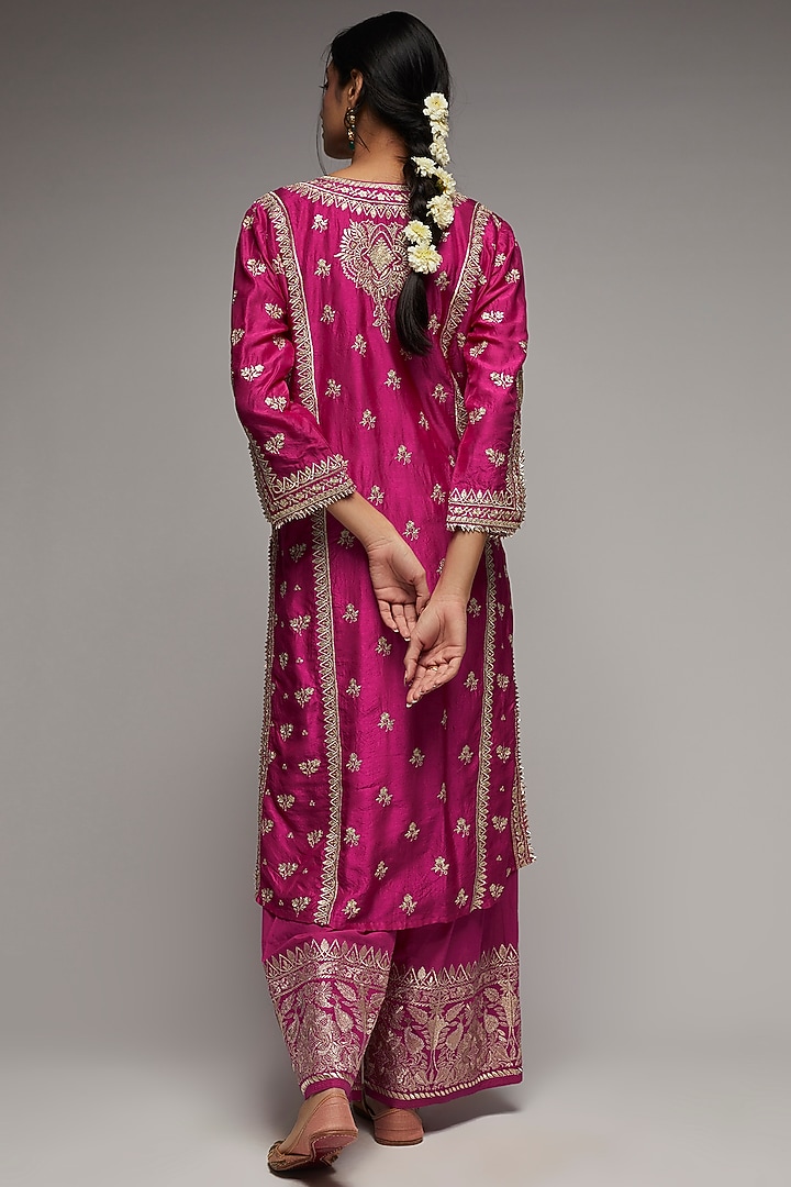 Pink Silk Embroidered Kurta Set by GOPI VAID at Pernia's Pop Up Shop