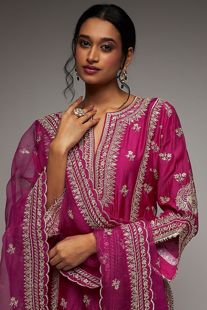 Pink Silk Embroidered Kurta Set by GOPI VAID at Pernia's Pop Up Shop