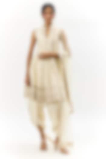 Ivory Tussar Mirror Work Kurta Set by Gopi Vaid at Pernia's Pop Up Shop