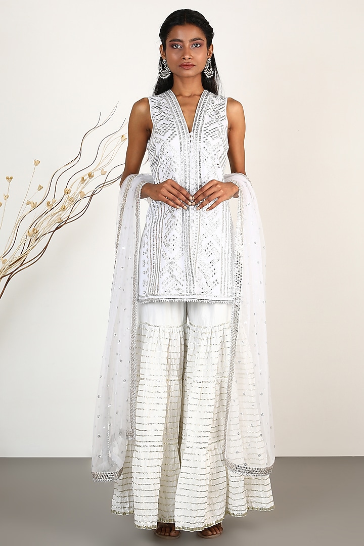 Ivory Embroidered Short Kurta Set by GOPI VAID at Pernia's Pop Up Shop
