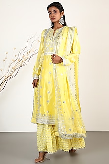 Yellow Embroidered Tunic Set Design by GOPI VAID at Pernia's Pop Up ...