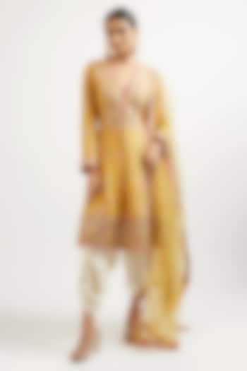 Yellow Cotton Silk Hand & Machine Embroidered Short Kurta Set by GOPI VAID at Pernia's Pop Up Shop