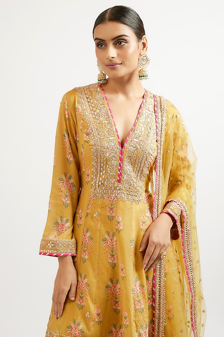 Yellow Cotton Silk Hand & Machine Embroidered Short Kurta Set by GOPI VAID at Pernia's Pop Up Shop