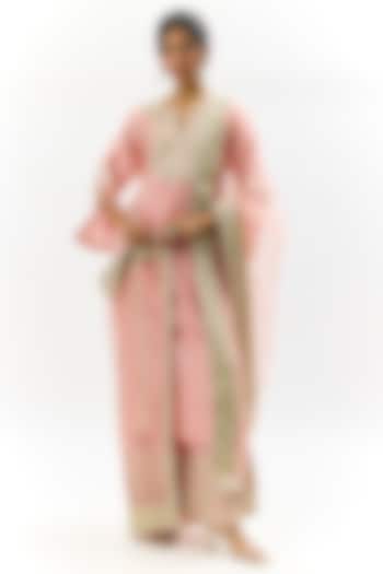 Pink Tussar Sequins Embroidered Kurta Set by Gopi Vaid at Pernia's Pop Up Shop