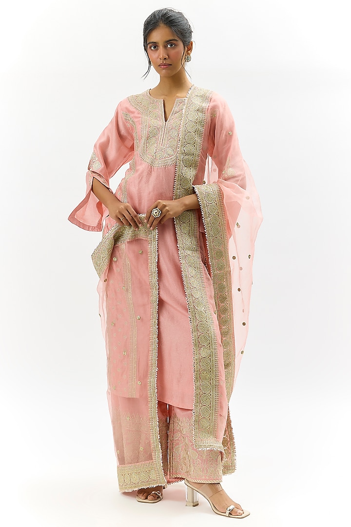 Pink Tussar Sequins Embroidered Kurta Set by Gopi Vaid at Pernia's Pop Up Shop