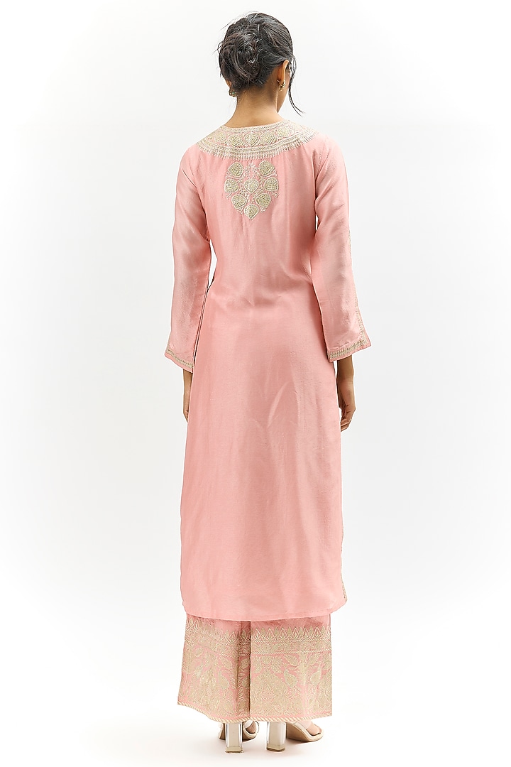Pink Tussar Sequins Embroidered Kurta Set by Gopi Vaid at Pernia's Pop Up Shop