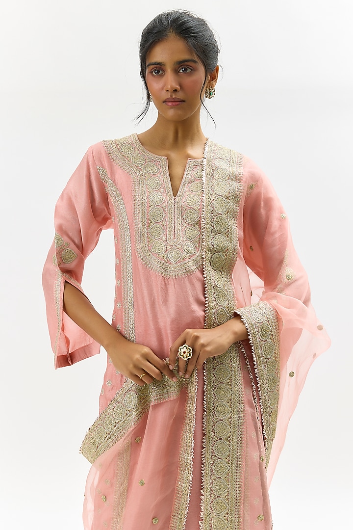 Pink Tussar Sequins Embroidered Kurta Set by Gopi Vaid at Pernia's Pop Up Shop