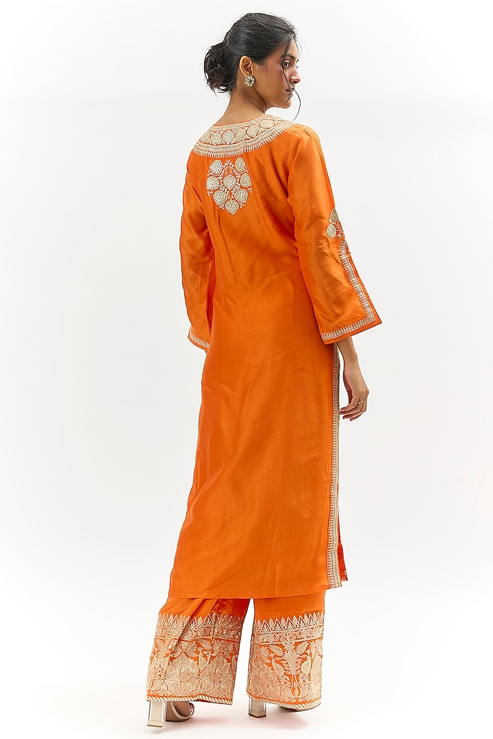 Orange Tussar Sequins Embroidered Kurta Set by Gopi Vaid at Pernia's Pop Up Shop