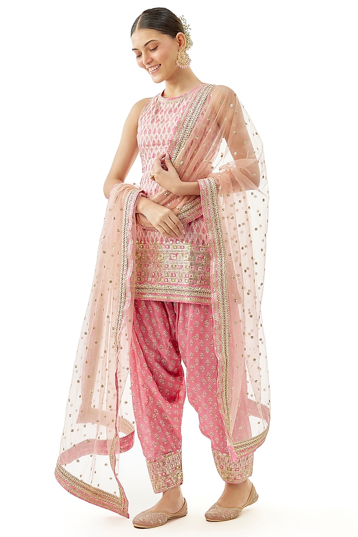 Pink Cotton Silk Embroidered Kurta Set by GOPI VAID at Pernia's Pop Up Shop