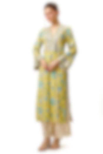 Yellow Cotton Silk Floral Printed & Embroidered Kurta by Gopi Vaid at Pernia's Pop Up Shop