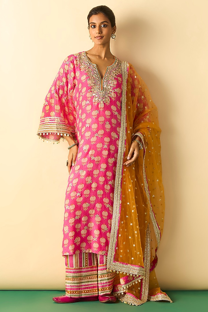 Pink Cotton Silk Boota Printed Kurta Set by GOPI VAID at Pernia's Pop Up Shop