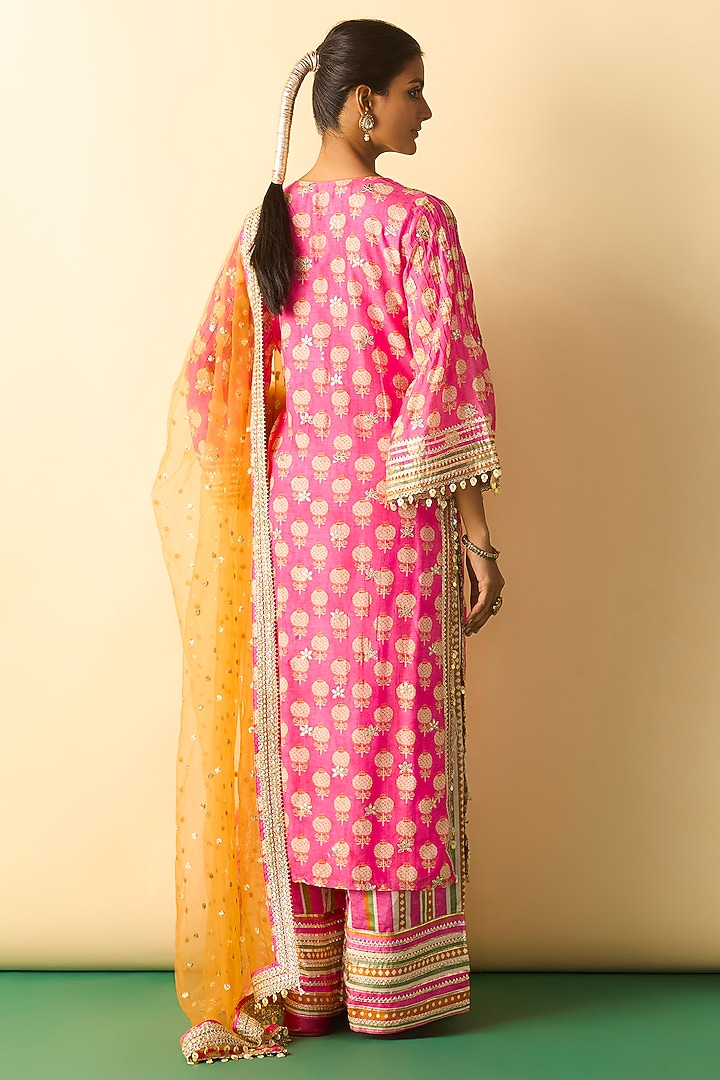 Pink Cotton Silk Boota Printed Kurta Set by GOPI VAID at Pernia's Pop Up Shop