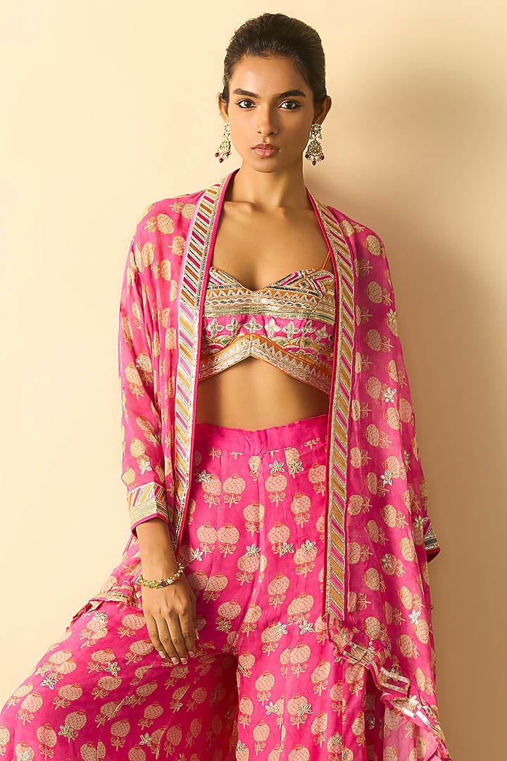 Pink Georgette Boota Printed Cape Set by Gopi Vaid at Pernia's Pop Up Shop