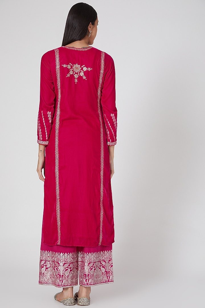 Red Embroidered Kurta Set by GOPI VAID at Pernia's Pop Up Shop