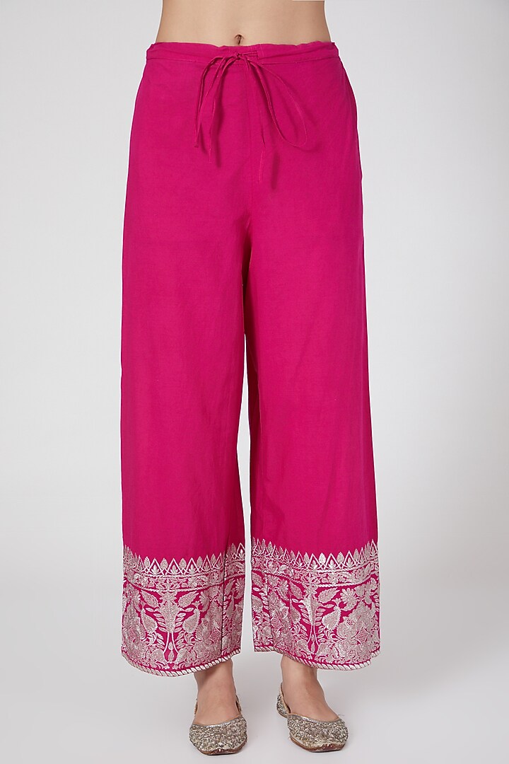 Red Embroidered Kurta Set by GOPI VAID at Pernia's Pop Up Shop