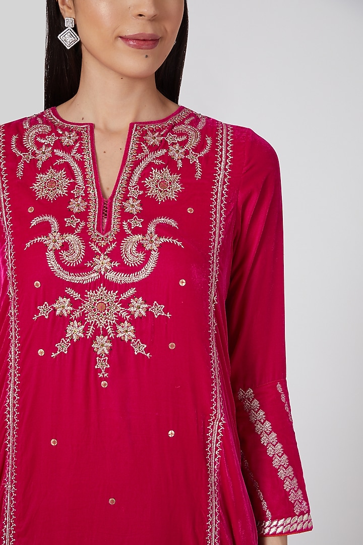 Red Embroidered Kurta Set by GOPI VAID at Pernia's Pop Up Shop