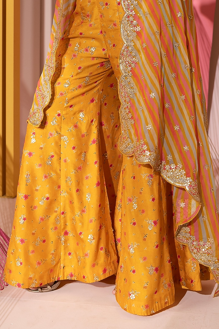 Mustard Organza Leheriya Cape Set by GOPI VAID at Pernia's Pop Up Shop