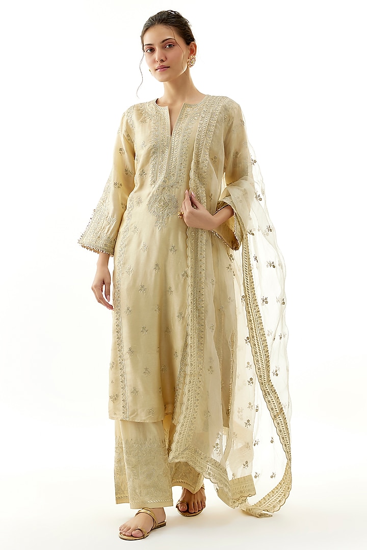 Ivory Tussar Silk Embroidered Kurta Set by Gopi Vaid at Pernia's Pop Up Shop