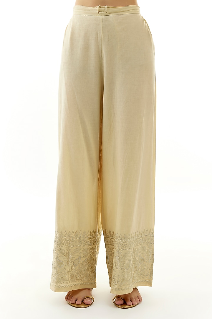 Ivory Tussar Silk Embroidered Kurta Set by Gopi Vaid at Pernia's Pop Up Shop
