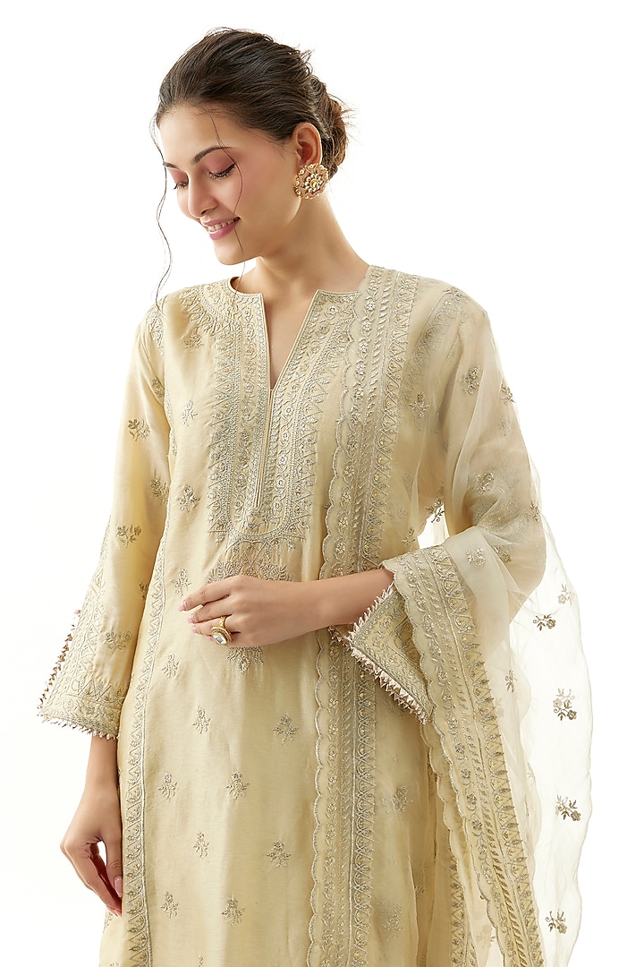 Ivory Tussar Silk Embroidered Kurta Set by Gopi Vaid at Pernia's Pop Up Shop