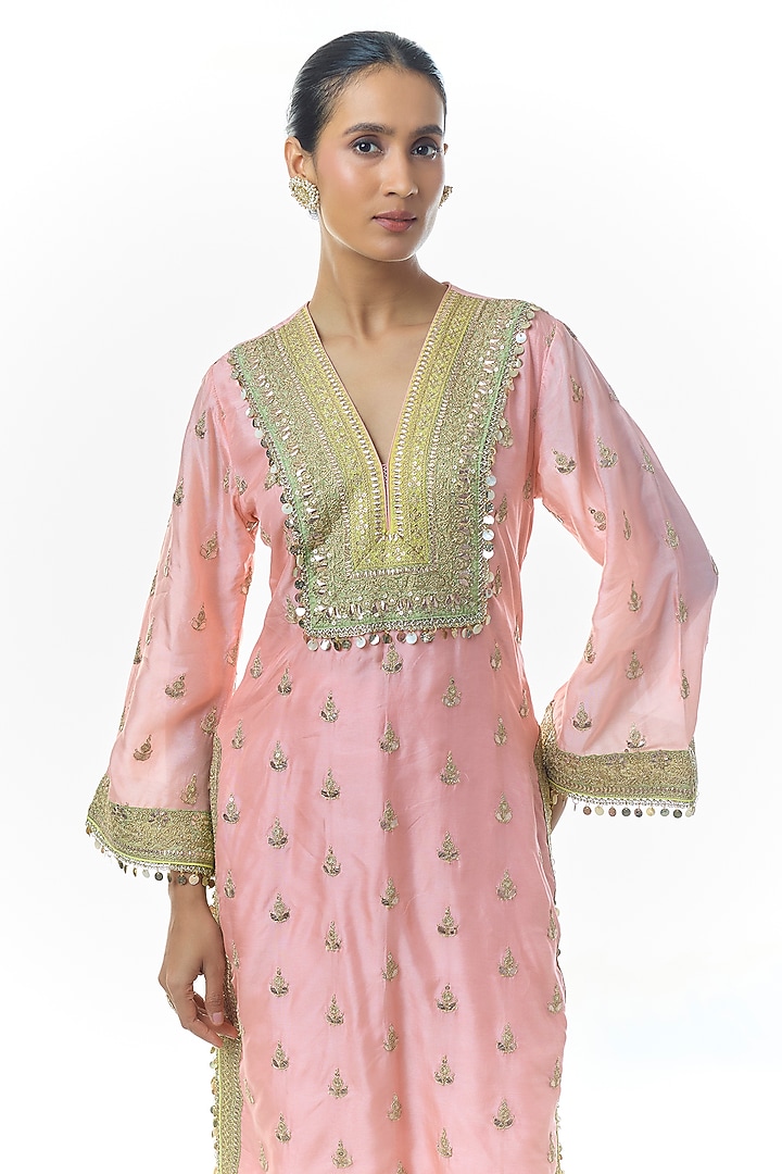 Pink Tussar Motifs Embroidered Kurta Set by Gopi Vaid at Pernia's Pop Up Shop