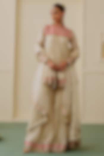 Ivory Organza Embellished Kurta Set by Gopi Vaid at Pernia's Pop Up Shop