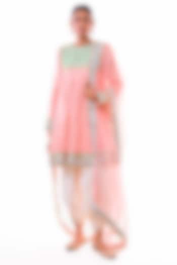 Pink Organza Embroidered Kurta Set by GOPI VAID at Pernia's Pop Up Shop