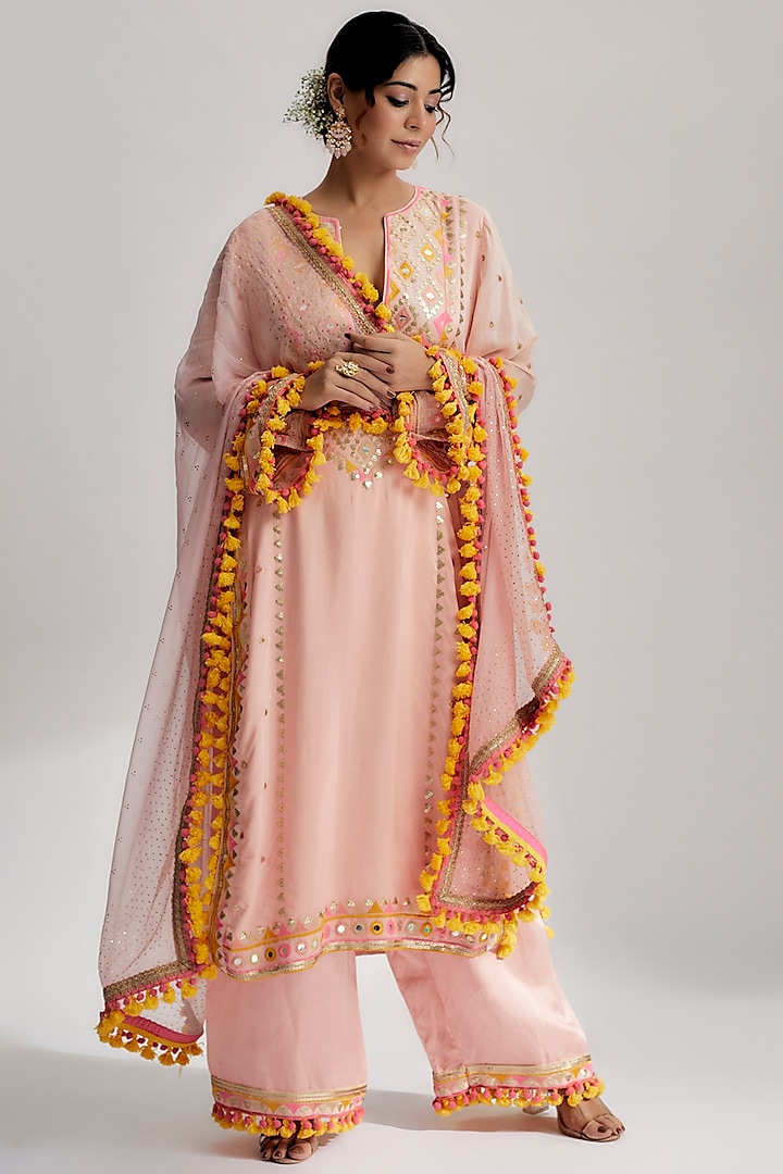 Pink Hand Embroidered Kurta Set by GOPI VAID at Pernia's Pop Up Shop