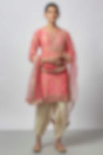 Pink Cotton Silk Floral Jaal Embroidered Short Kurta Set by GOPI VAID at Pernia's Pop Up Shop