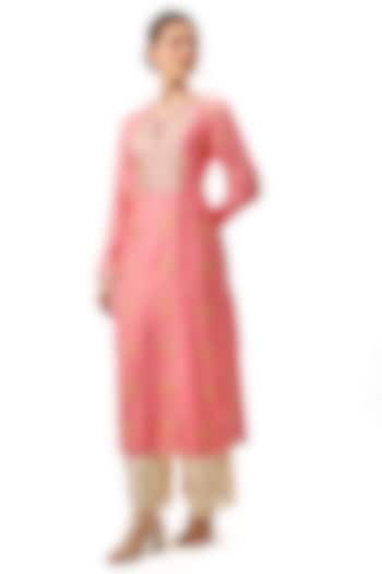 Pink Cotton Silk Floral Printed & Embroidered Kurta by Gopi Vaid at Pernia's Pop Up Shop