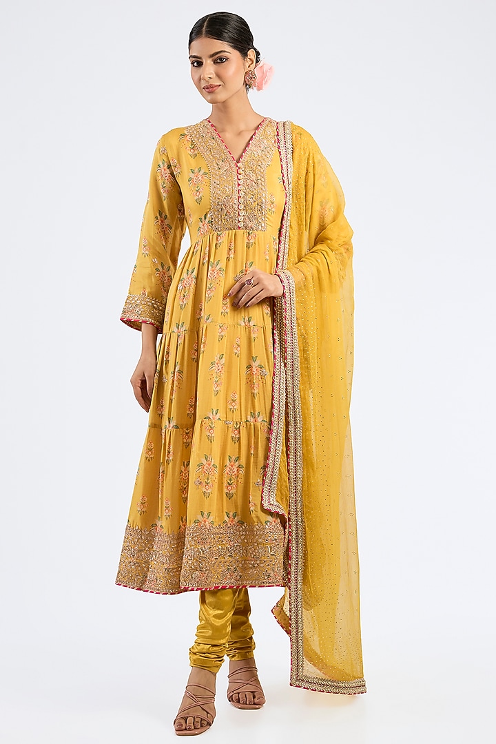 Yellow Cotton Silk Embellished Kurta Set by GOPI VAID at Pernia's Pop Up Shop