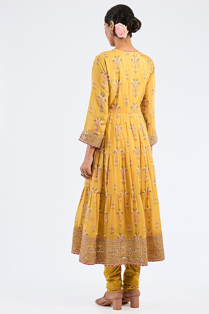 Yellow Cotton Silk Embellished Kurta Set by GOPI VAID at Pernia's Pop Up Shop