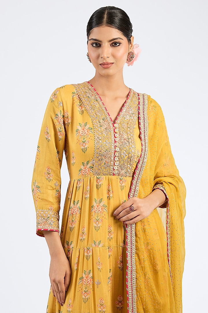 Yellow Cotton Silk Embellished Kurta Set by GOPI VAID at Pernia's Pop Up Shop