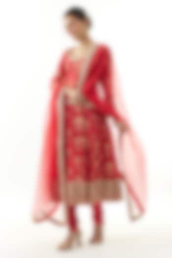 Red Cotton Silk Embellished Kurta Set by Gopi Vaid at Pernia's Pop Up Shop