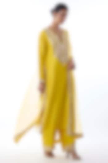 Yellow Tussar Embroidered Kurta Set by Gopi Vaid at Pernia's Pop Up Shop