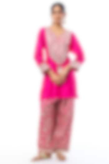 Pink Georgette & Tussar Thread Embroidered Straight Kurta Set by GOPI VAID at Pernia's Pop Up Shop