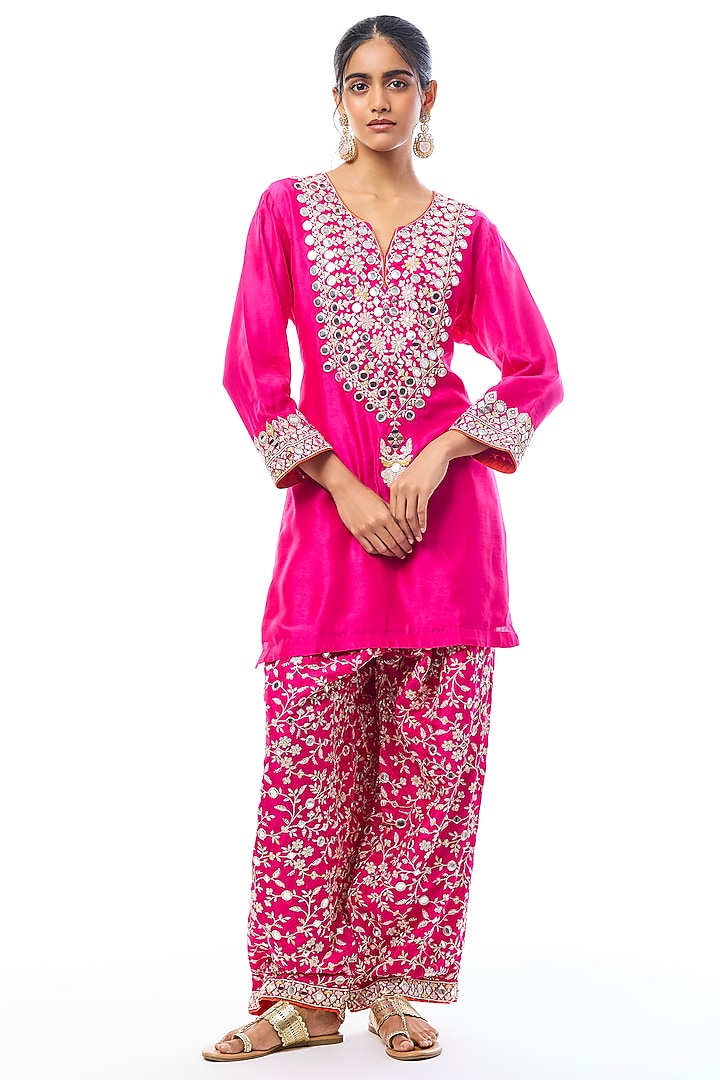Pink Georgette & Tussar Thread Embroidered Straight Kurta Set by GOPI VAID at Pernia's Pop Up Shop
